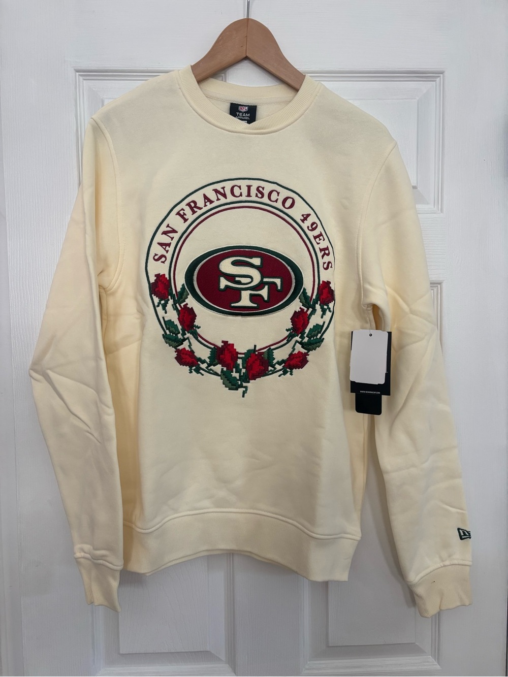 New Era Cream Embroidered San Francisco 49ers Crewneck with Red & Green Logo NWT